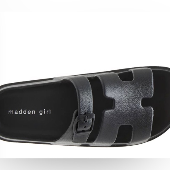 Madden Girl Slip On Sandals Black Eva Laguna. - Picture 3 of 9